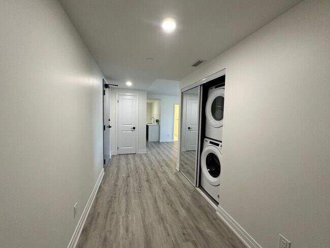 Building Photo - 3290 Stella Cres