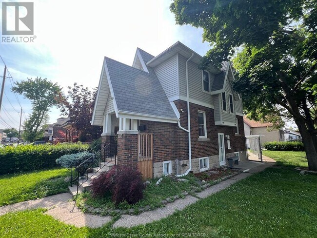 Photo du bâtiment - 192 Shepherd St E