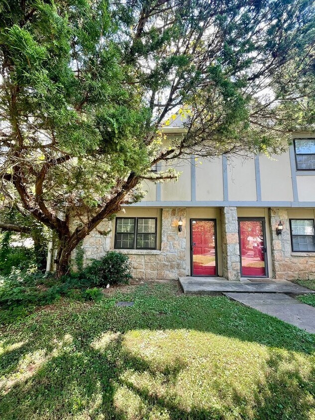 Primary Photo - 2 bedroom townhouse
