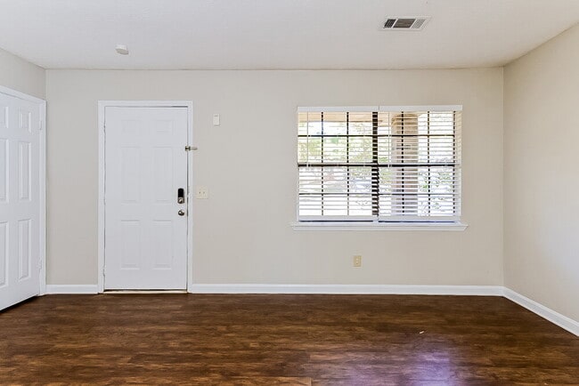 Building Photo - 107 Fairview Pl