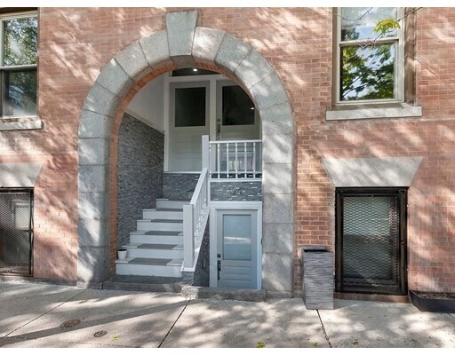 Primary Photo - 108 Union Park St