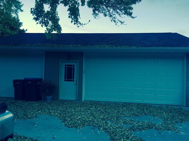 Building Photo - 3009 N Oneida St