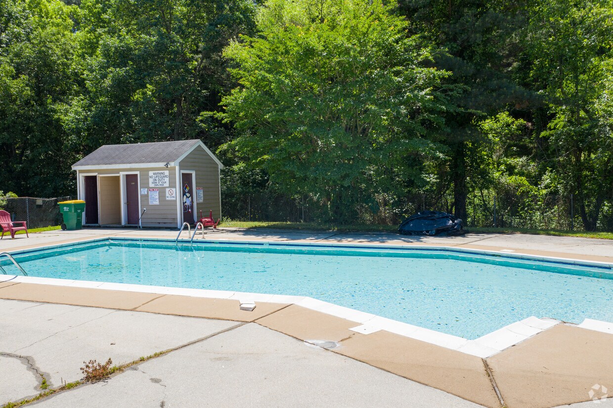 Canterbury Townhomes Apartments in Hopewell, VA