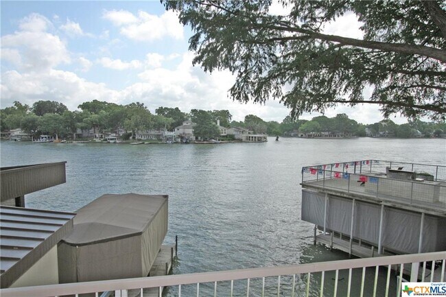 Foto del edificio - 742 Lakeview Trail