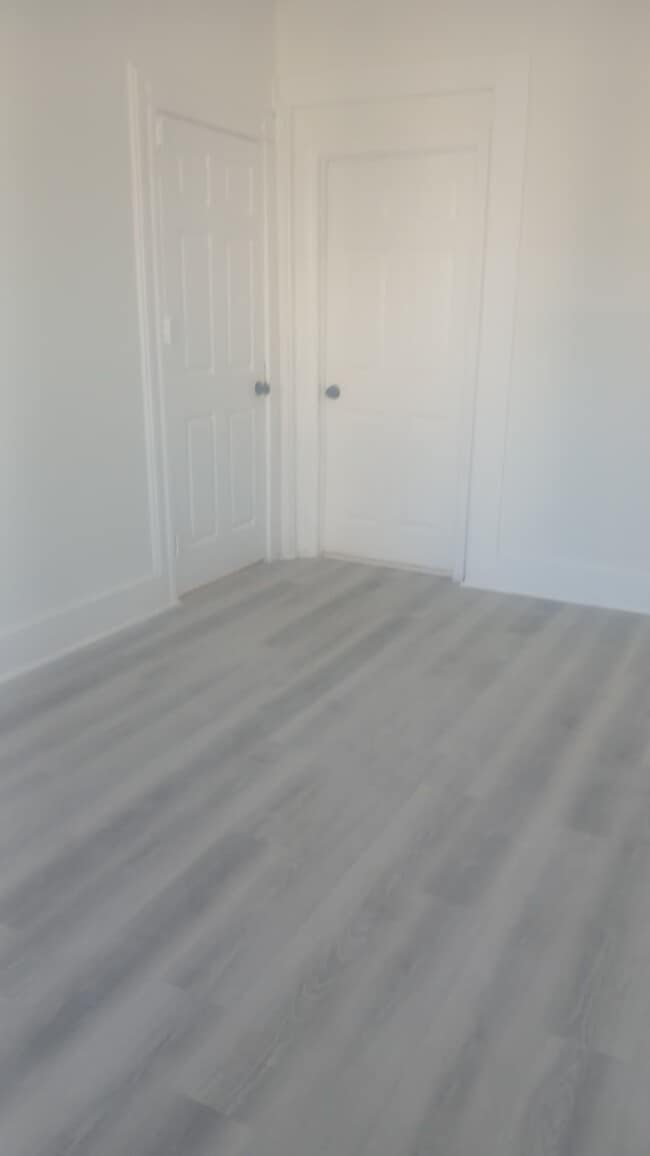 Building Photo - 954 E Grand St