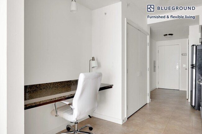 Foto del edificio - 10301 NE 10th St