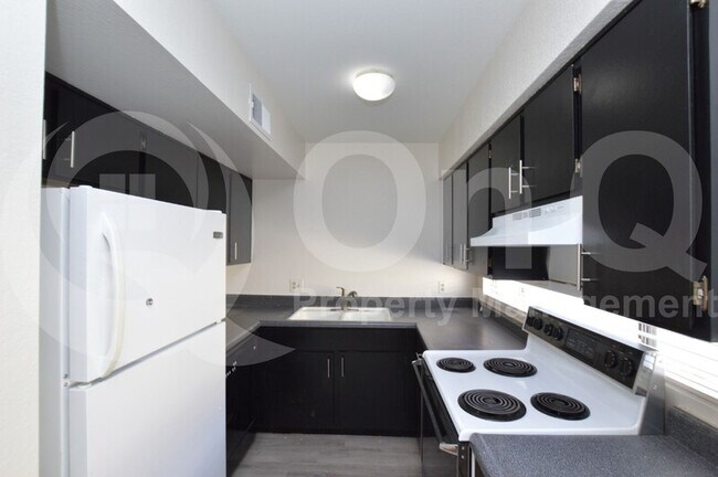 Building Photo - 2665 E Silk Oak Dr