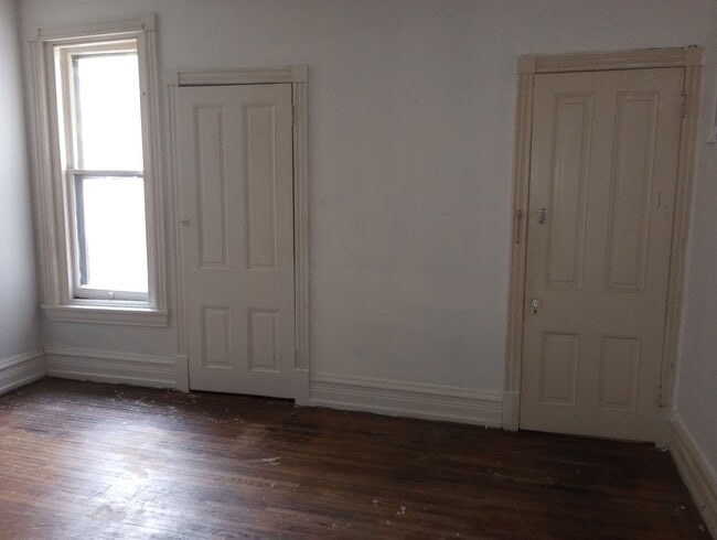 Building Photo - 819 N 5th St