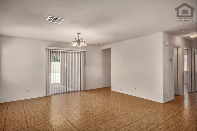Foto del edificio - 7407 S Sunrise Way