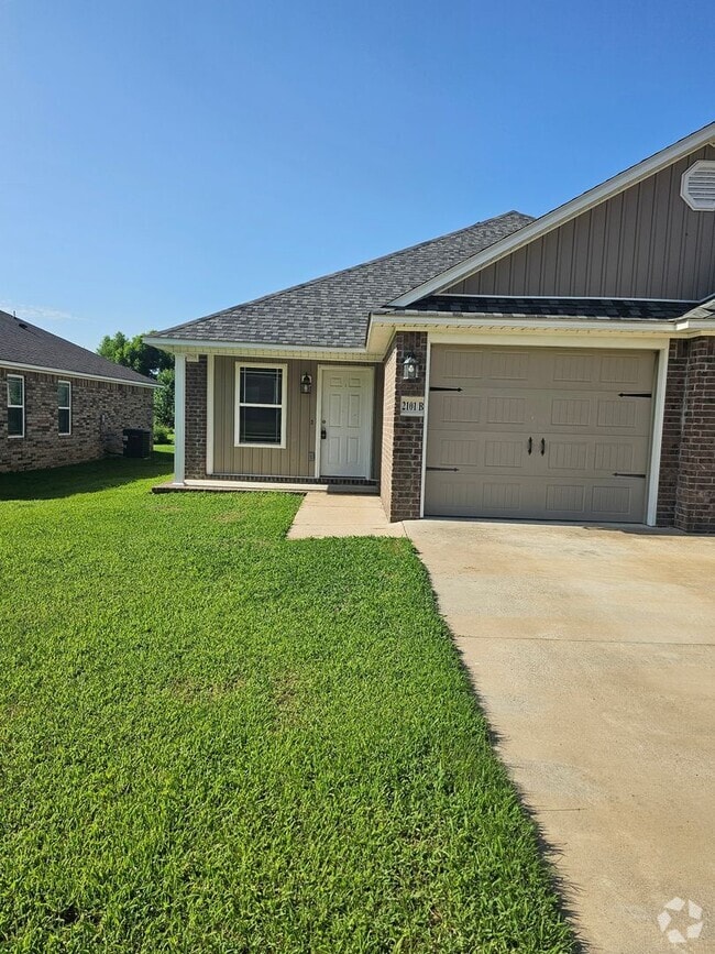 Building Photo - 2101 Ingalls Ln