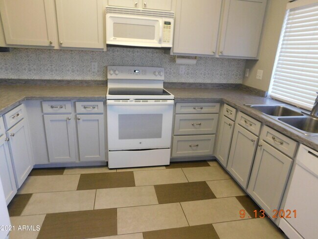 Foto del edificio - 10100-10189 N 89th Ave