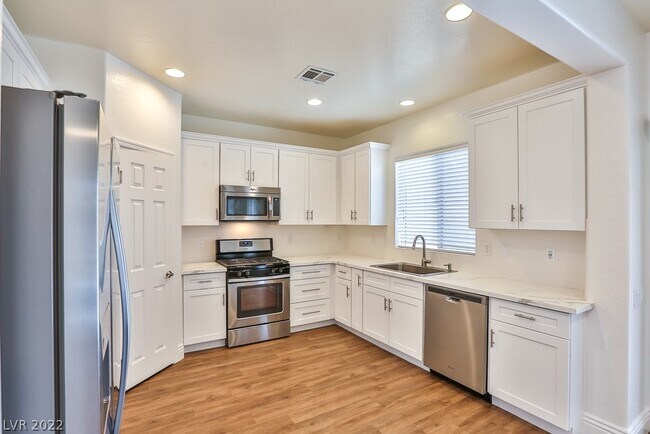 Building Photo - 2693 Niddrie Ave