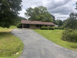 Building Photo - 111 Chad St