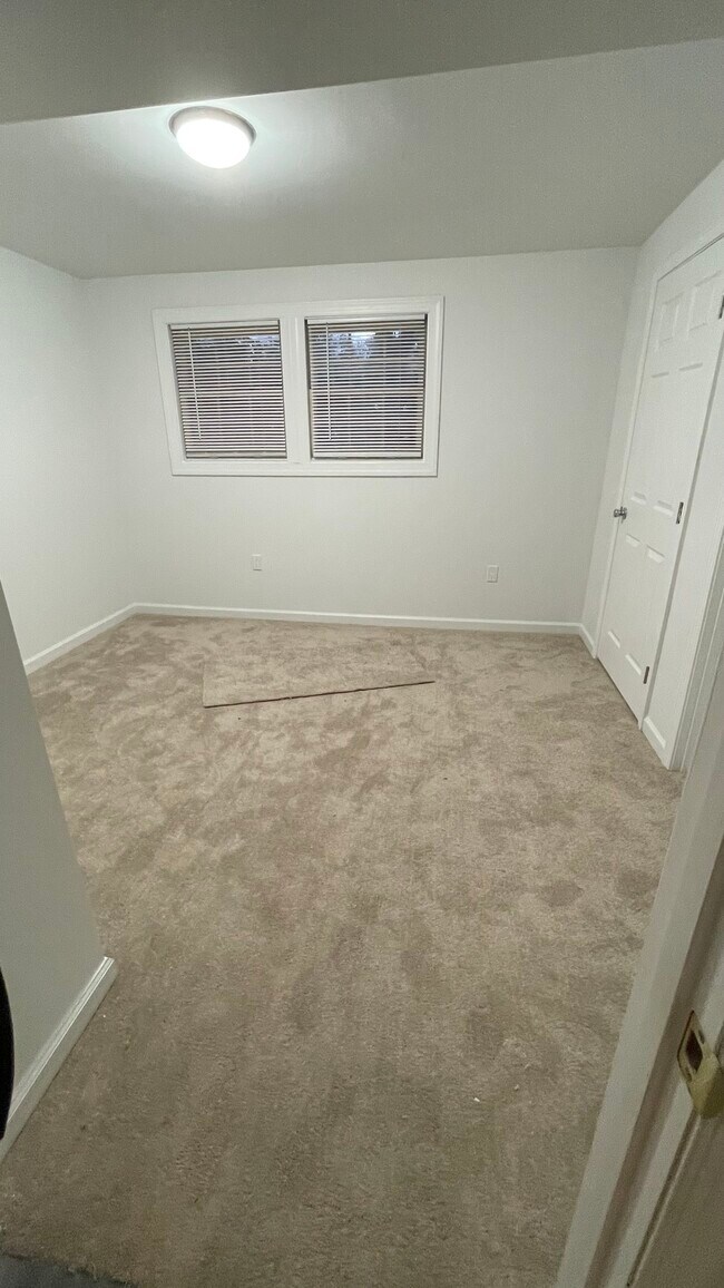 Building Photo - 14615 Battery Ridge Ln