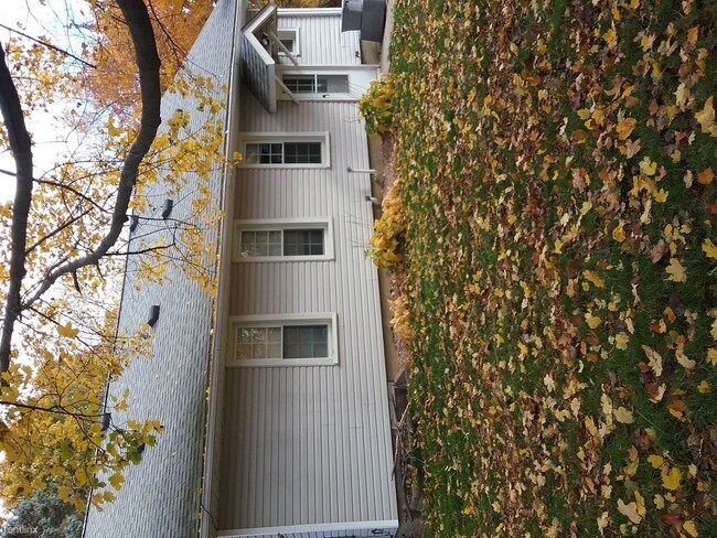 Building Photo - 257 Nightingale St