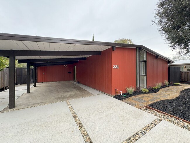 Building Photo - Newly Remodeled Single Family Home Available Now!