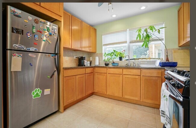 Foto del edificio - 7651 W Addison St