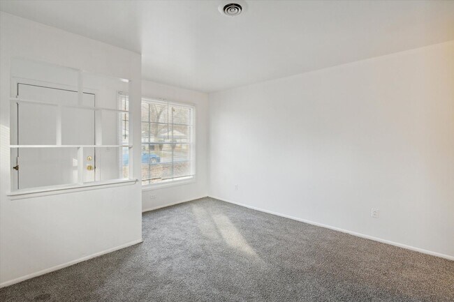 Building Photo - 2 bedroom - 1 bath - Ranch - $1,025