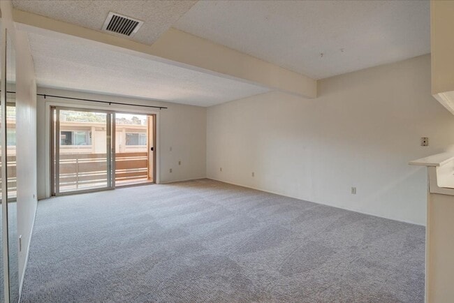 Building Photo - Fantastic 1 Bedroom Condo in Point Loma!!