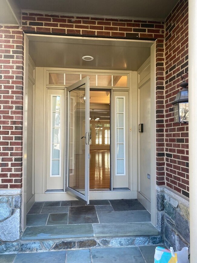 Foto del edificio - 3 Bedroom Townhome in Sterling, with a lar...