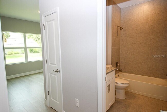 Foto del edificio - 23158 Ranger Ave