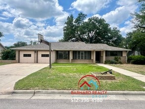 Building Photo - 107 Oak Ridge Dr
