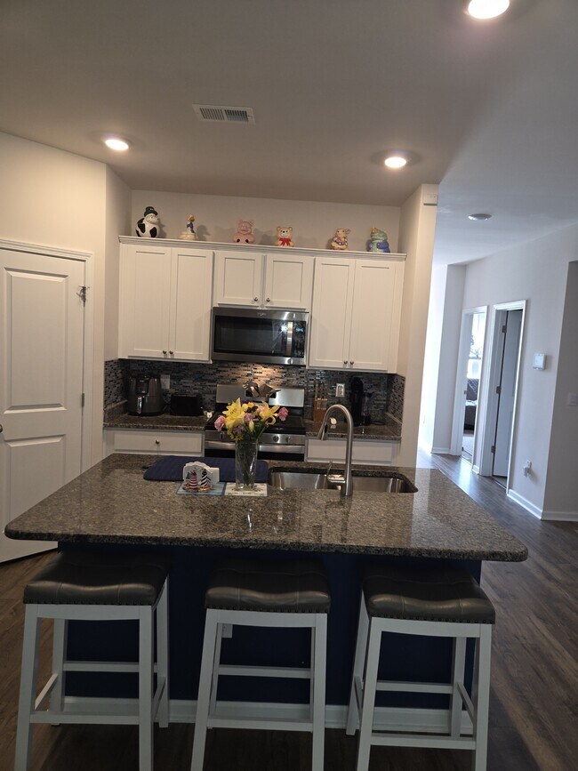 Foto del edificio - 3402 Bells Lk Cir