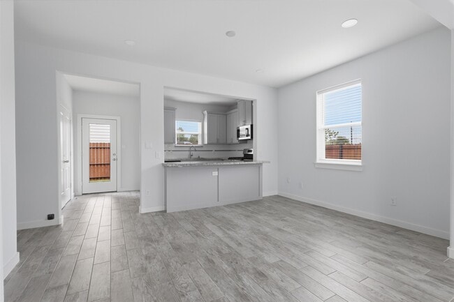 Building Photo - 913 Turner Dr