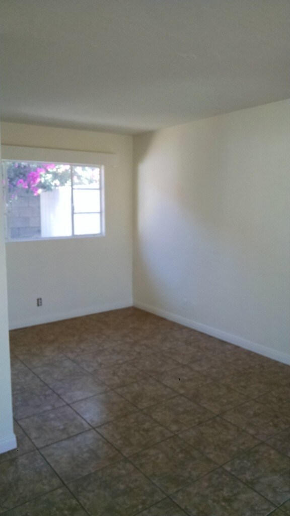 Building Photo - 2784 N Junipero Ave