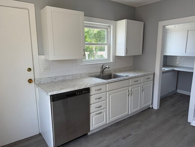 Foto del edificio - 410-412 Court Street Unit 1