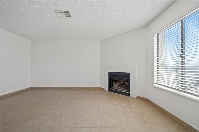 Building Photo - Winwood