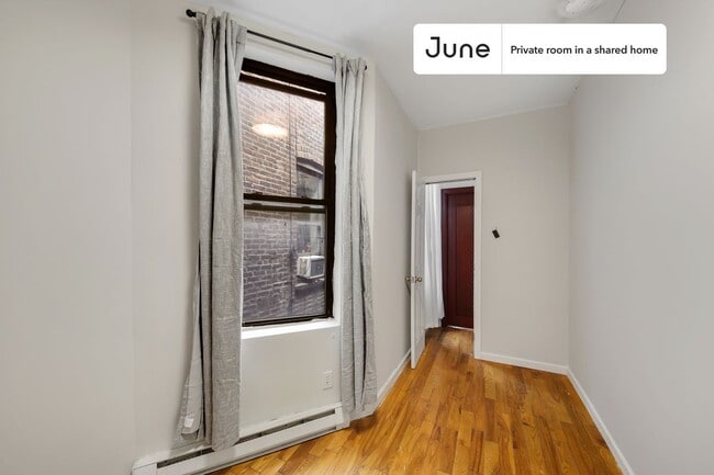 Foto del edificio - Room in Shared 3 bed/1 bath home