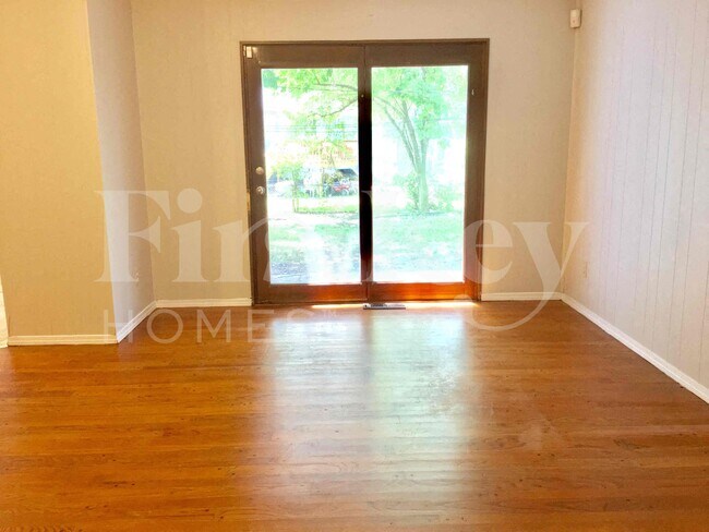 Foto del edificio - 2275 Glenoro Dr