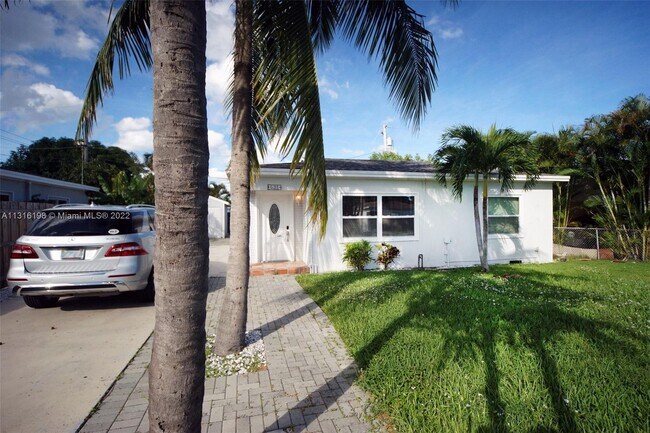Building Photo - 621 Hudson Rd