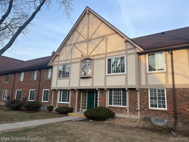 Building Photo - 30232 Southfield Rd