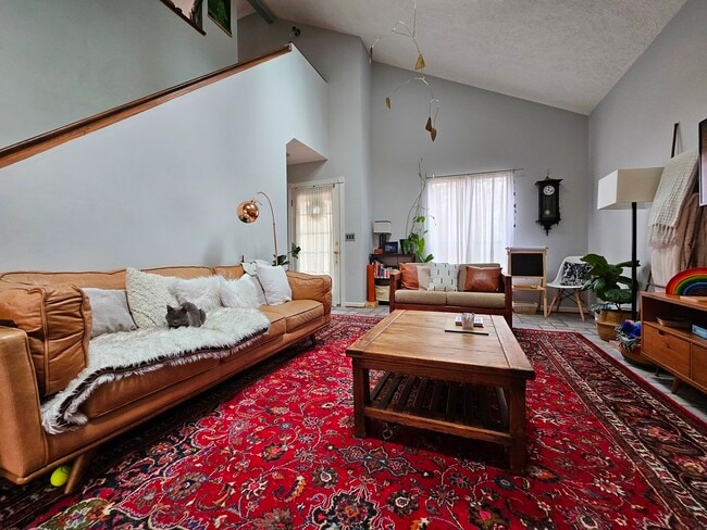 Foto del edificio - 19 Evergreen Ln