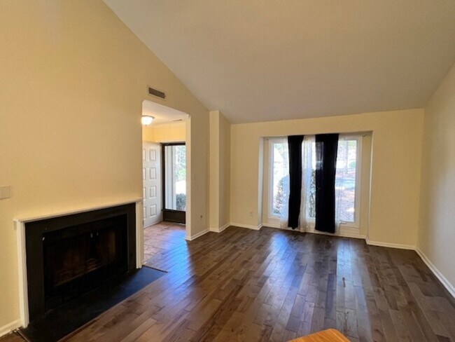 Foto del edificio - 118 Woodbridge Ln