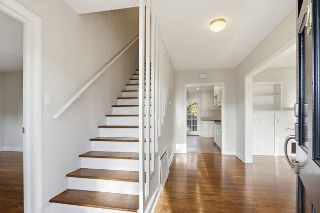 Foto del edificio - Gorgeous Large Lot 4-Bedroom Saratoga Home