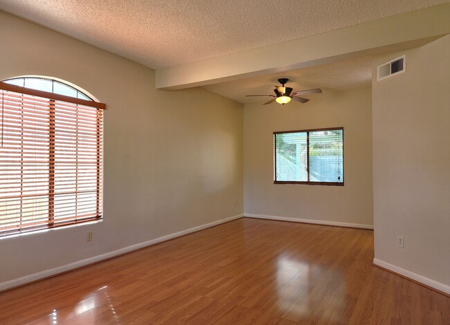 Building Photo - 2 Story, 4Bd, 3Ba, Family Home in Temecula