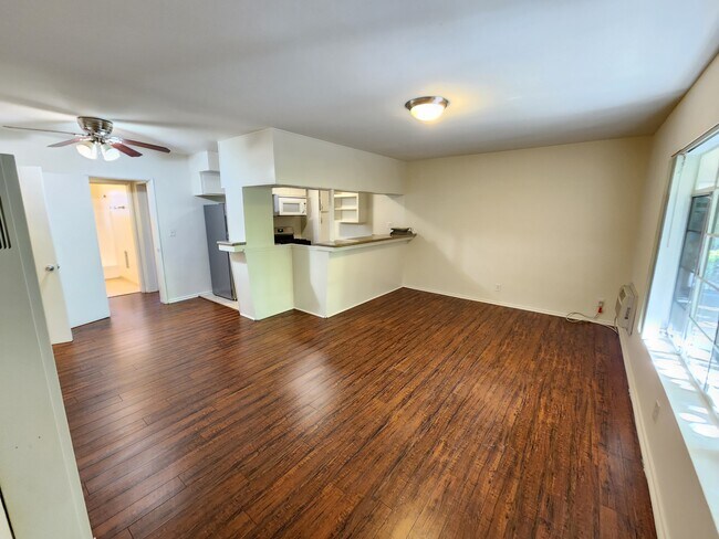 Building Photo - 1013 N San Vicente Blvd