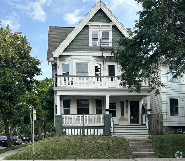Building Photo - 633 E Burleigh St