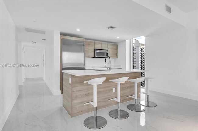 Foto del edificio - 16385 Biscayne Blvd
