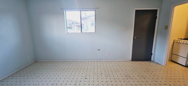 Building Photo - 2600 Aurora Ave