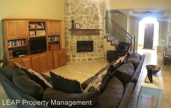Building Photo - 4 br, 3.5 bath House - 2520 Old Stables Dr.