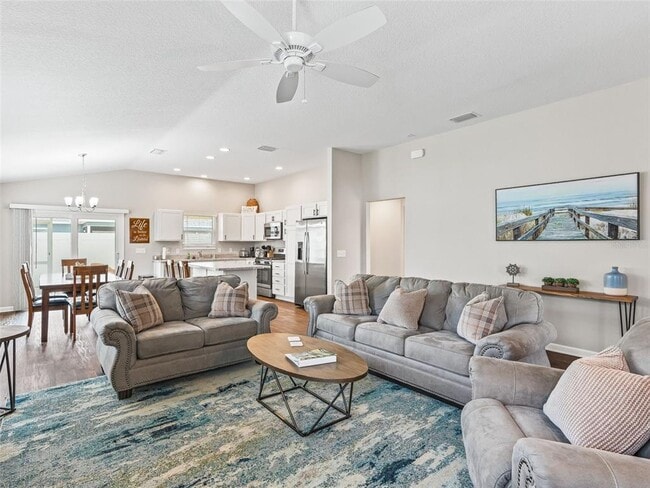 Foto del edificio - 449 Gilson Loop