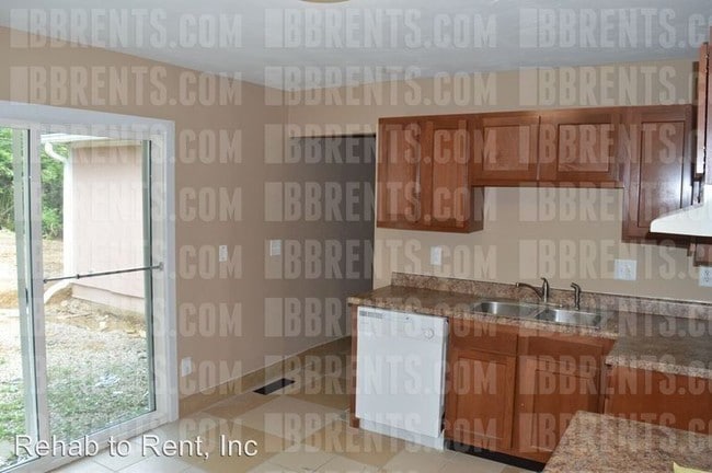 Building Photo - 3 br, 1 bath House - 2040 Roosevelt Avenue