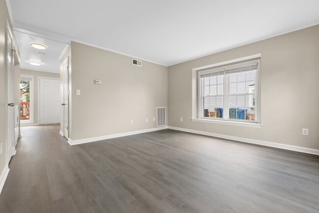 Building Photo - 8 Hayti Ln