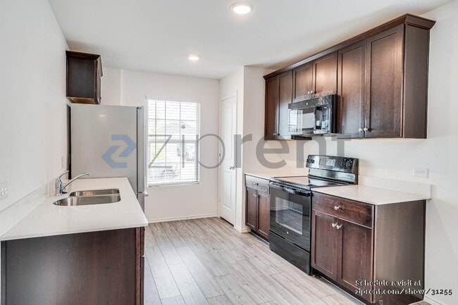 Building Photo - 627 Cochran Dr