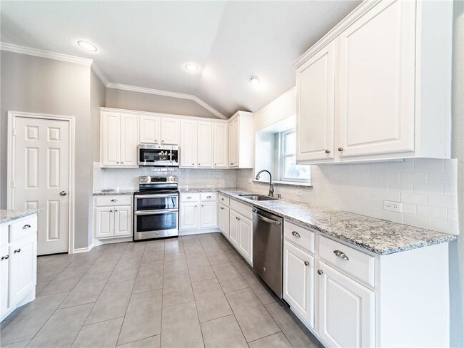 Building Photo - 408 St Andrews Dr