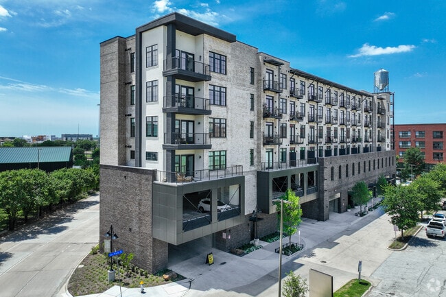 Alternar - Pearl Lofts